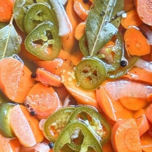 Bag of pickel carrots (zanahorias en escabeche).